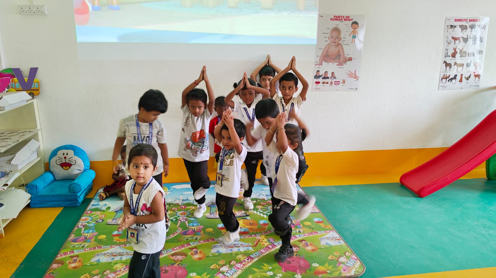 children-in-classroom_02