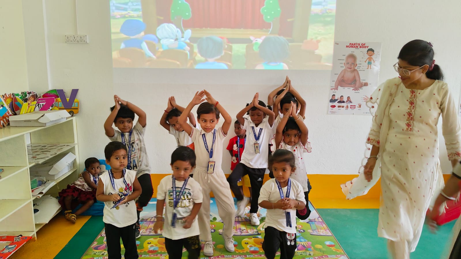 children-in-classroom_02